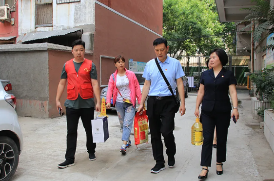 世俱杯(中国党委：“七一”慰问老党员 不忘初心送温暖