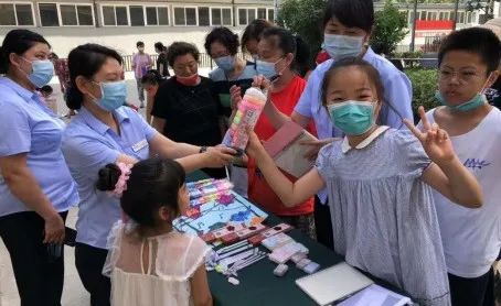 儿童节丨当摊主，绘画，拼积木…… 世俱杯(中国“小业主们”花式庆“六一”！